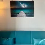 Гостевой дом Onlyrooms V - Portside & Train Station