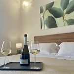 Onlyrooms V - Portside & Train Station 3*