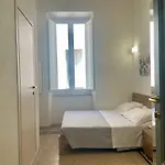 Onlyrooms V - Portside & Train Station Гостевой дом Кальяри