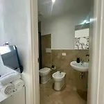 Onlyrooms V - Portside & Train Station