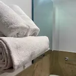 Onlyrooms V - Portside & Train Station Гостевой дом