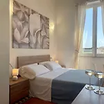 Гостевой дом Onlyrooms V - Portside & Train Station 3*