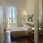 Onlyrooms V - Portside & Train Station 3*