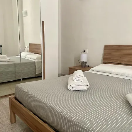 Guest house Onlyrooms V - & Train Station