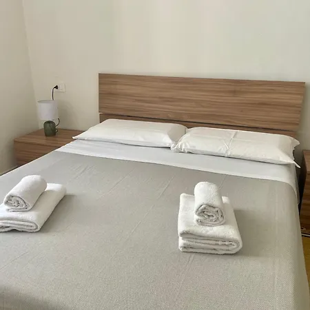 Guest house Onlyrooms V - & Train Station *