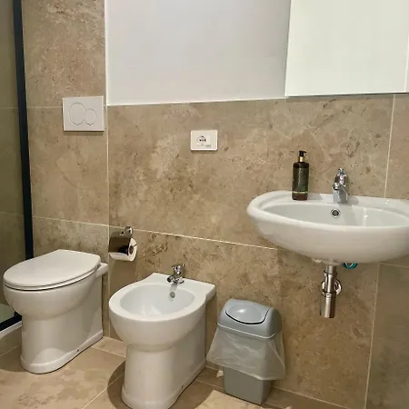 Guest house Onlyrooms V - & Train Station *