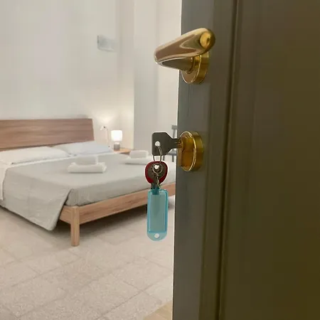 Guest house Onlyrooms V - & Train Station *