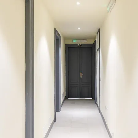 Onlyrooms V - & Train Station Guest house