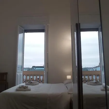 Guest house Onlyrooms V - & Train Station
