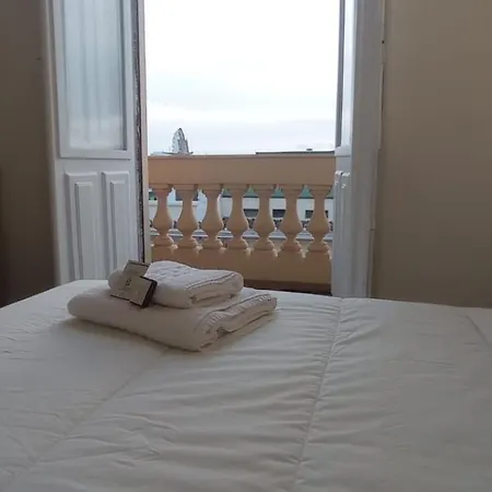 Guest house Onlyrooms V - & Train Station *