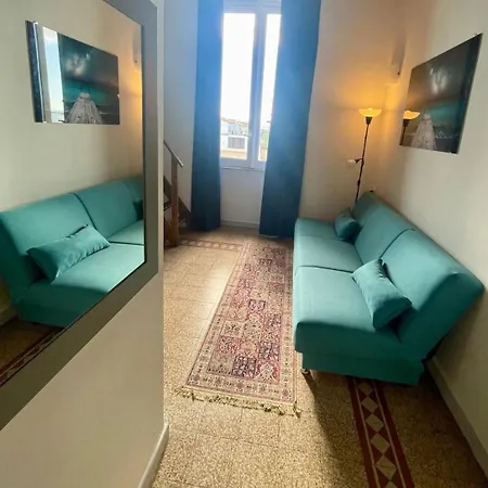 Guest house Onlyrooms V - & Train Station *