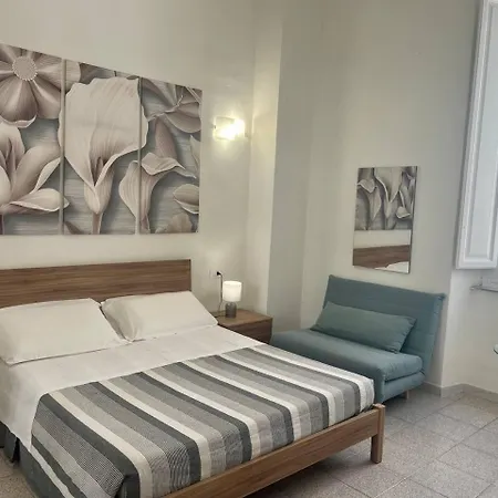 Guest house Onlyrooms V - & Train Station *