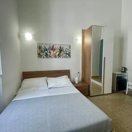Guest house Onlyrooms V - & Train Station