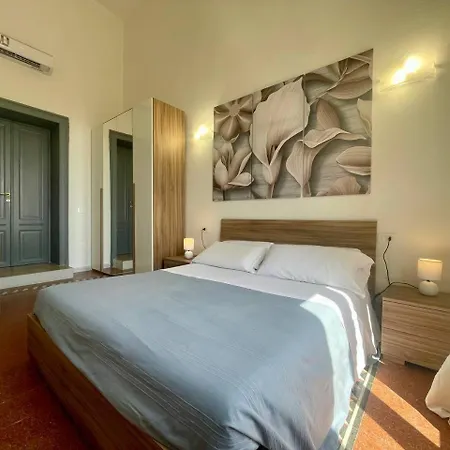 Guest house Onlyrooms V - & Train Station