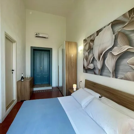 Guest house Onlyrooms V - & Train Station *