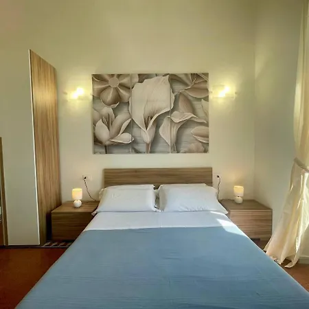 Guest house Onlyrooms V - & Train Station *
