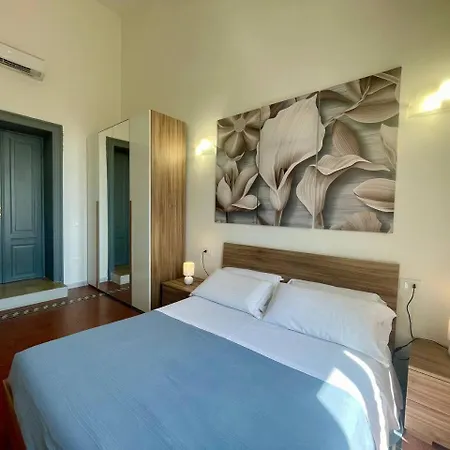 Guest house Onlyrooms V - & Train Station