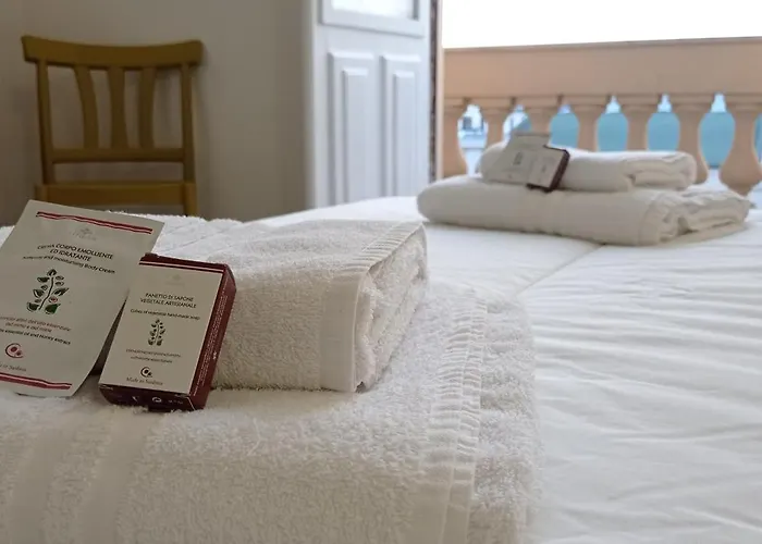 Onlyrooms V - Sea View & Train Station 3* Cagliari