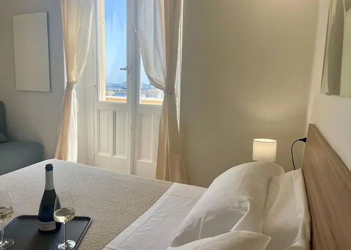 Pensjonat Onlyrooms V - Sea View & Train Station