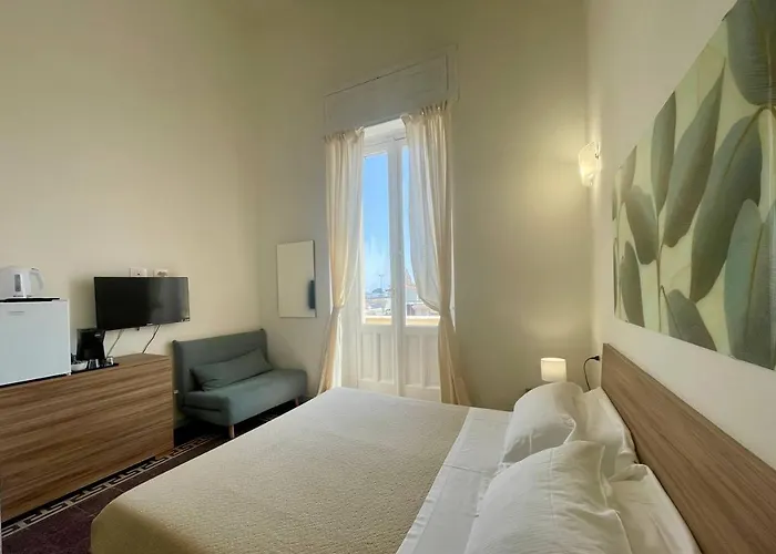 Onlyrooms V - Sea View & Train Station Pensjonat 3*