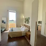 Πανσιόν Onlyrooms V - Portside & Train Station 3*