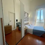 Maison d'hôtes Onlyrooms V - Sea View & Train Station