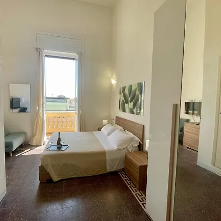 Guest house Onlyrooms V - Portside & Train Station 3*