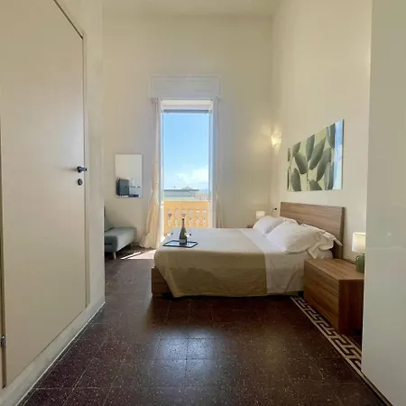 Guest house Onlyrooms V - Portside & Train Station