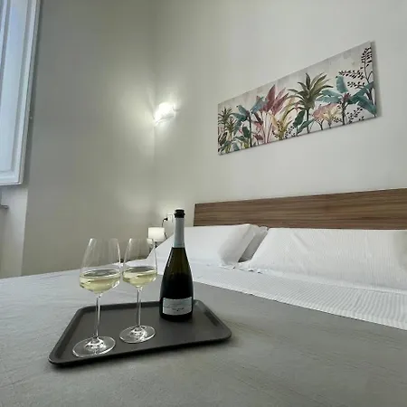 Onlyrooms V - Portside & Train Station 3* Cagliari