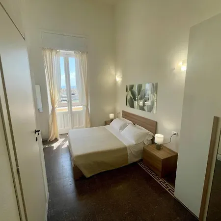 Onlyrooms V - Portside & Train Station Guest house 3*