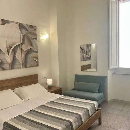 Onlyrooms V - Portside & Train Station 3*