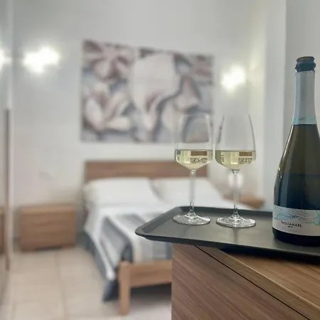 Gasthof Onlyrooms V - Sea View & Train Station 3*