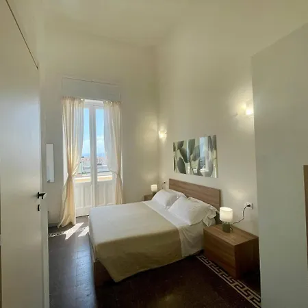 Onlyrooms V - Portside & Train Station 3*