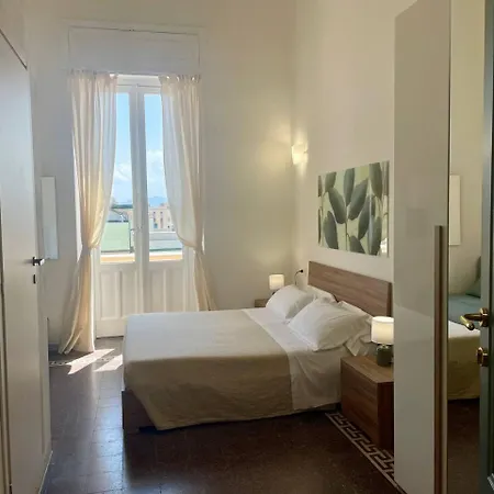 Onlyrooms V - Portside & Train Station 3*