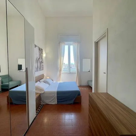 Onlyrooms V - Portside & Train Station Guest house 3*