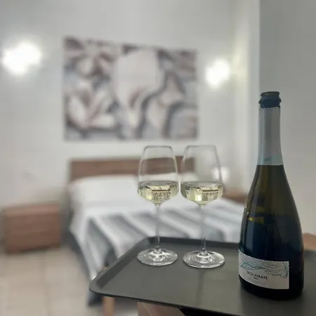 Gasthof Onlyrooms V - Sea View & Train Station Cagliari