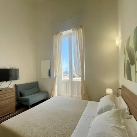 Onlyrooms V - Portside & Train Station Guest house 3*