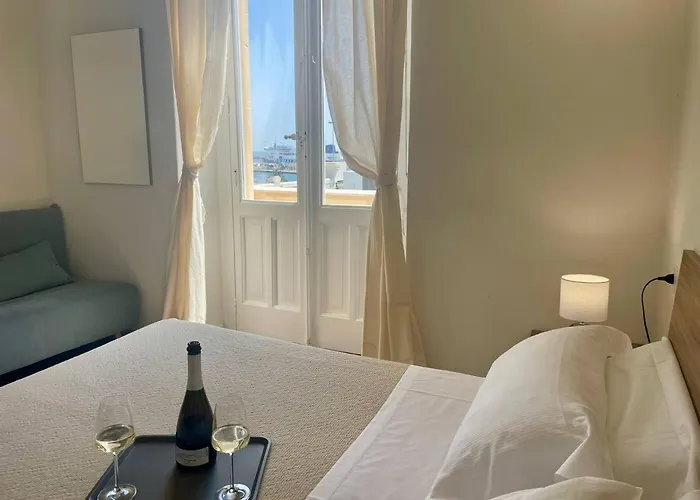 Onlyrooms V - Sea View & Train Station Cagliari