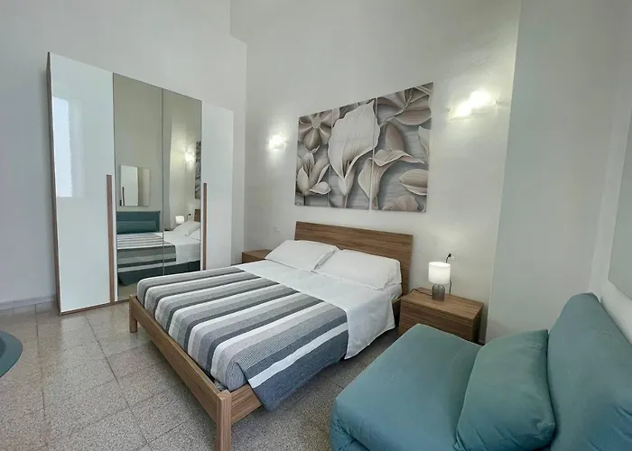 Onlyrooms V - Sea View & Train Station 3* Cagliari
