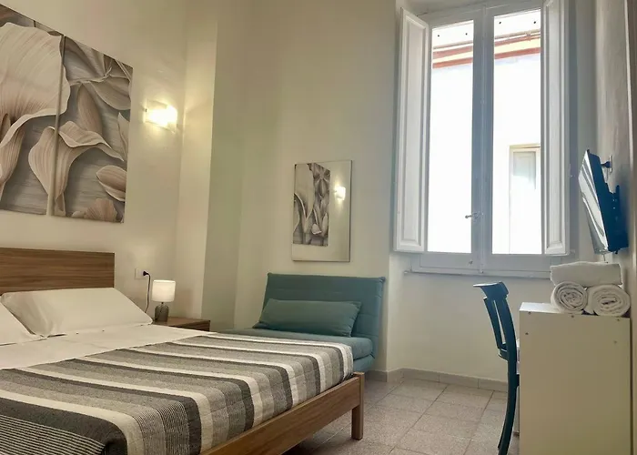 Guest house Onlyrooms V - Sea View & Train Station