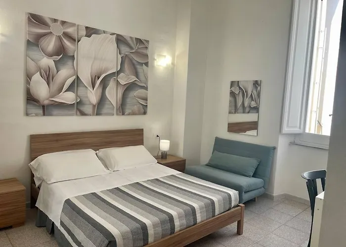 Guest house Onlyrooms V - Sea View & Train Station 3*