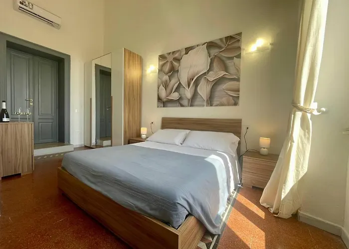 Onlyrooms V - Sea View & Train Station Guest house