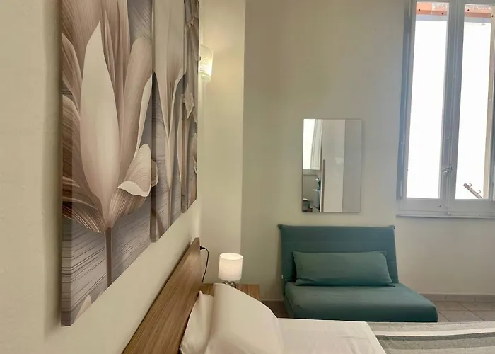 Guest house Onlyrooms V - Sea View & Train Station