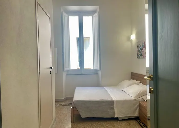 Onlyrooms V - Sea View & Train Station Guest house Cagliari