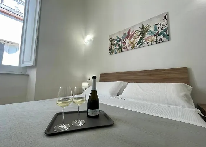 Onlyrooms V - Sea View & Train Station 3* Cagliari
