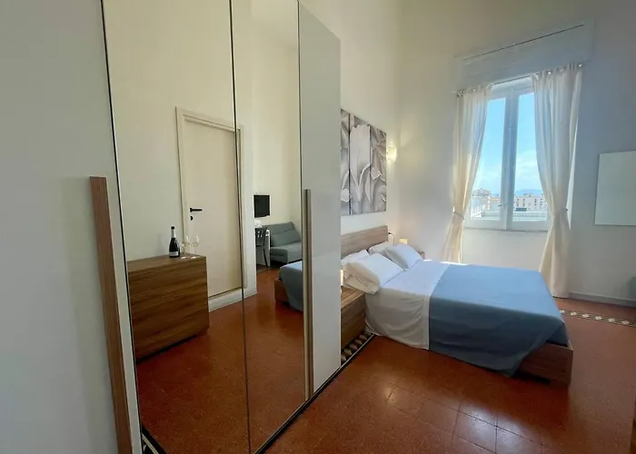 Guest house Onlyrooms V - Sea View & Train Station