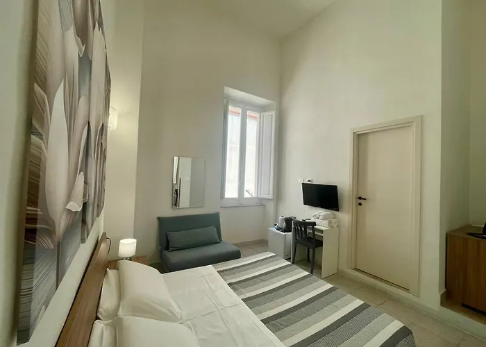 Onlyrooms V - Sea View & Train Station Guest house 3*