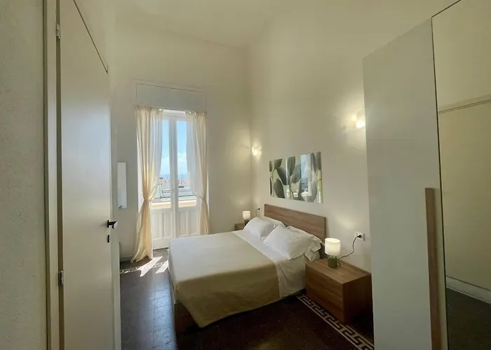 Onlyrooms V - Sea View & Train Station 3*