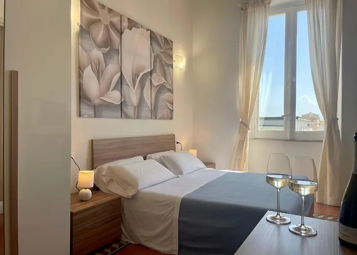 Guest house Onlyrooms V - Sea View & Train Station 3*