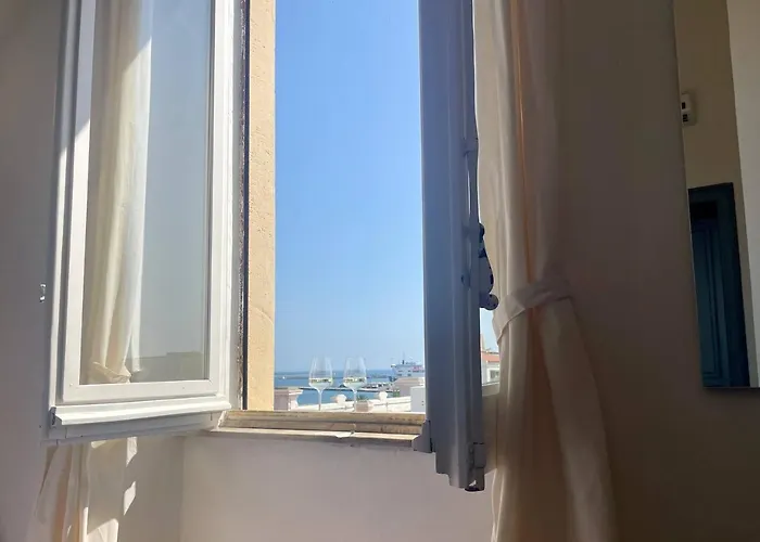 Guest house Onlyrooms V - Sea View & Train Station Cagliari